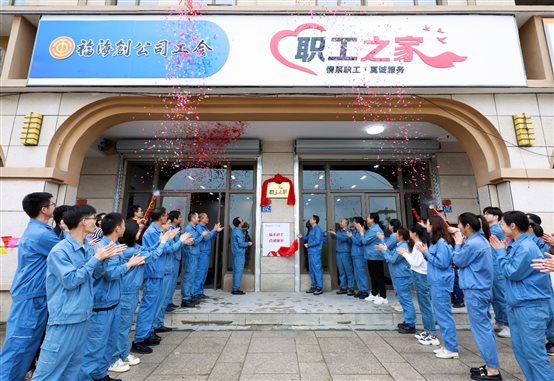 PlayAceÖ±ÓªµÚÒ»Æ·ÅÆÌìÉúÓ®¼ÒÒ»ÆðÙÉÐÐ