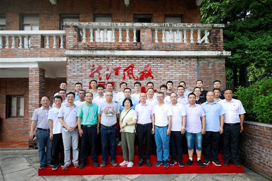 PlayAceÖ±ÓªµÚÒ»Æ·ÅÆÌìÉúÓ®¼ÒÒ»ÆðÙÉÐÐ