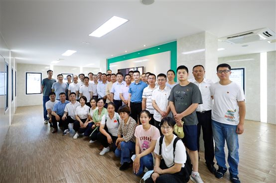 PlayAceÖ±ÓªµÚÒ»Æ·ÅÆÌìÉúÓ®¼ÒÒ»ÆðÙÉÐÐ