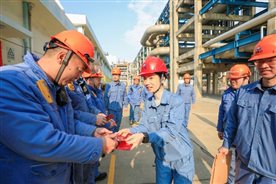 PlayAceÖ±ÓªµÚÒ»Æ·ÅÆÌìÉúÓ®¼ÒÒ»ÆðÙÉÐÐ