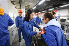 PlayAceÖ±ÓªµÚÒ»Æ·ÅÆÌìÉúÓ®¼ÒÒ»ÆðÙÉÐÐ