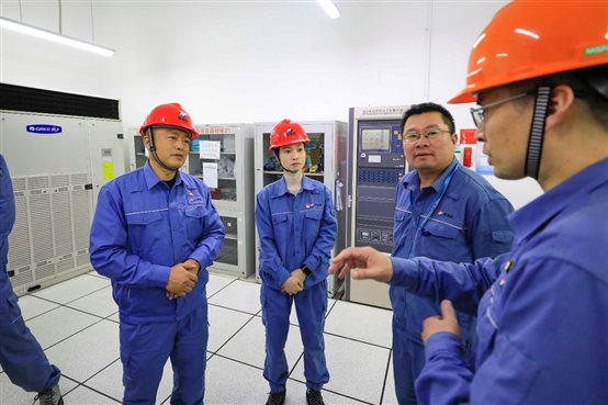 PlayAceÖ±ÓªµÚÒ»Æ·ÅÆÌìÉúÓ®¼ÒÒ»ÆðÙÉÐÐ