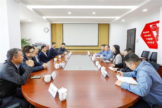 PlayAceÖ±ÓªµÚÒ»Æ·ÅÆÌìÉúÓ®¼ÒÒ»ÆðÙÉÐÐ