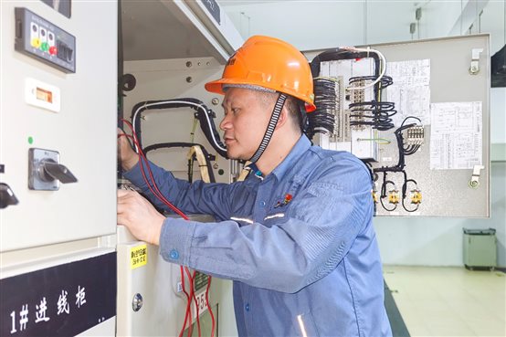 PlayAceÖ±ÓªµÚÒ»Æ·ÅÆÌìÉúÓ®¼ÒÒ»ÆðÙÉÐÐ