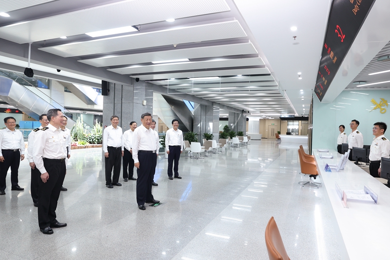 10��15����16�������������й���������ǡ�������ϯ�������ί��ϯϰ��ƽ�ڸ�������������������������16����������������ϰ��ƽ���й���������������ҵ����������Ƭ������ʱ����������ͬ�ۺ�Ч�ʹ�����������ְԱ���Ƚ�����������������