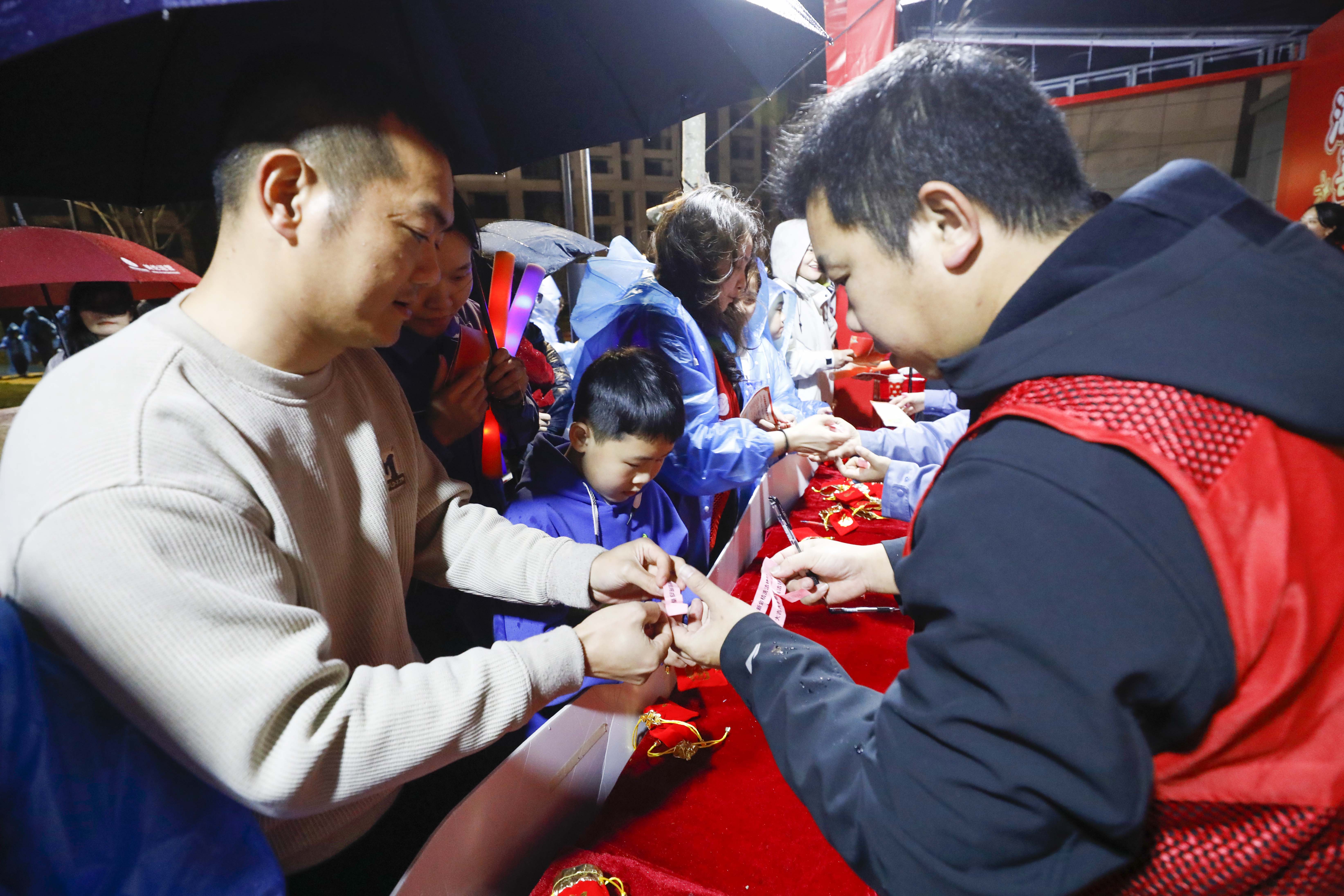 PlayAceÖ±ÓªµÚÒ»Æ·ÅÆÌìÉúÓ®¼ÒÒ»ÆðÙÉÐÐ